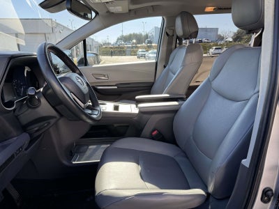 2023 Toyota Sienna XLE 8 Passenger