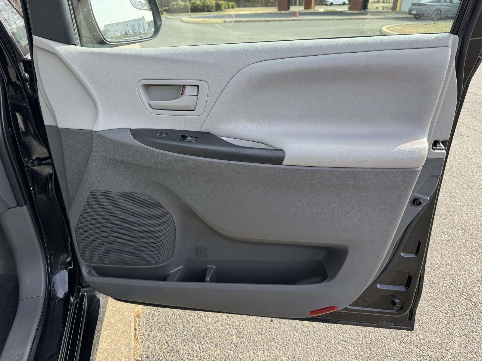 2020 Toyota Sienna L 7 Passenger