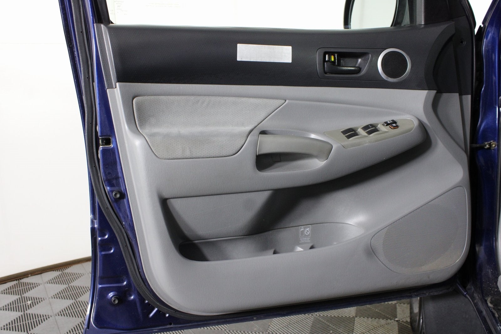 2006 Toyota Tacoma Base V6