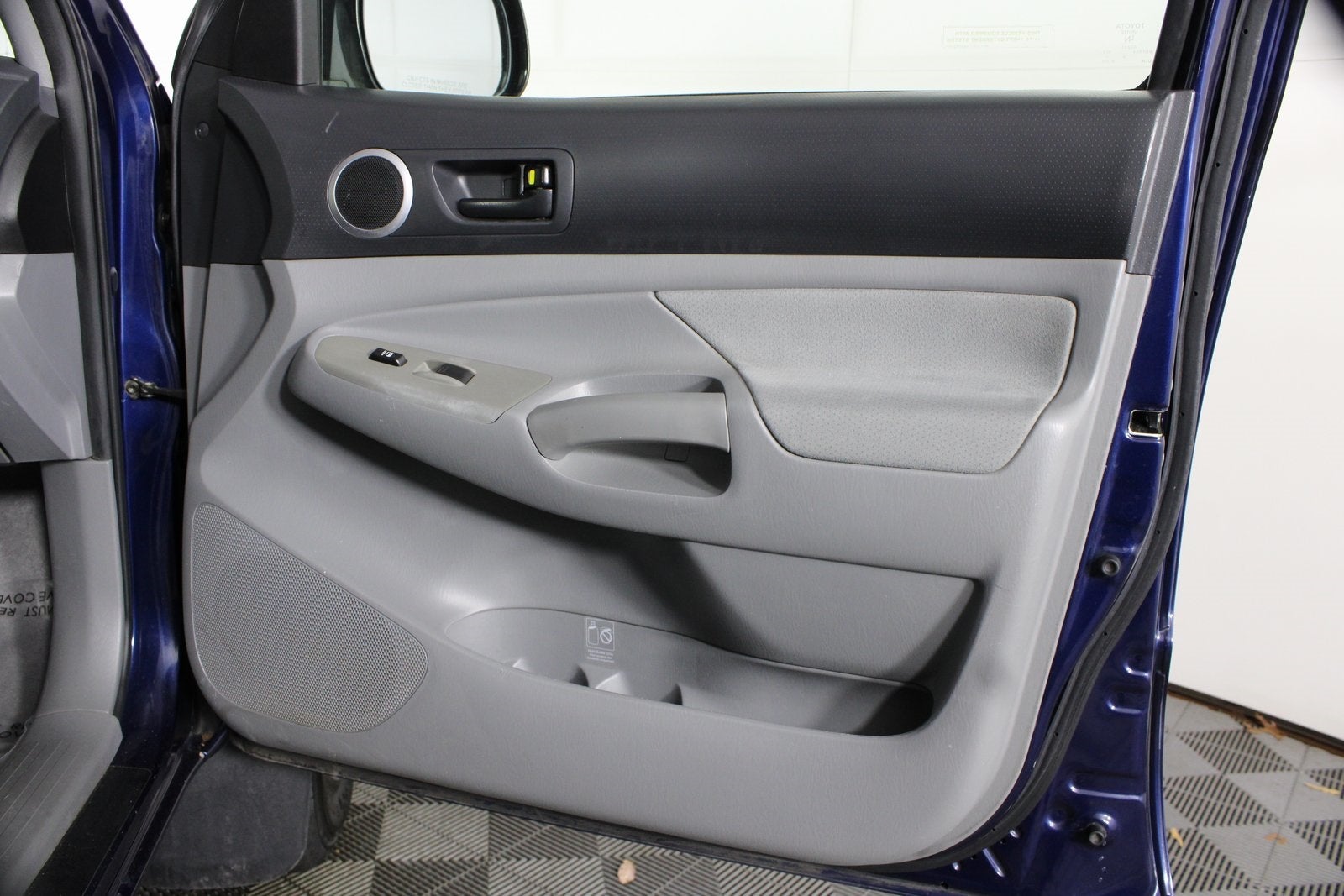 2006 Toyota Tacoma Base V6