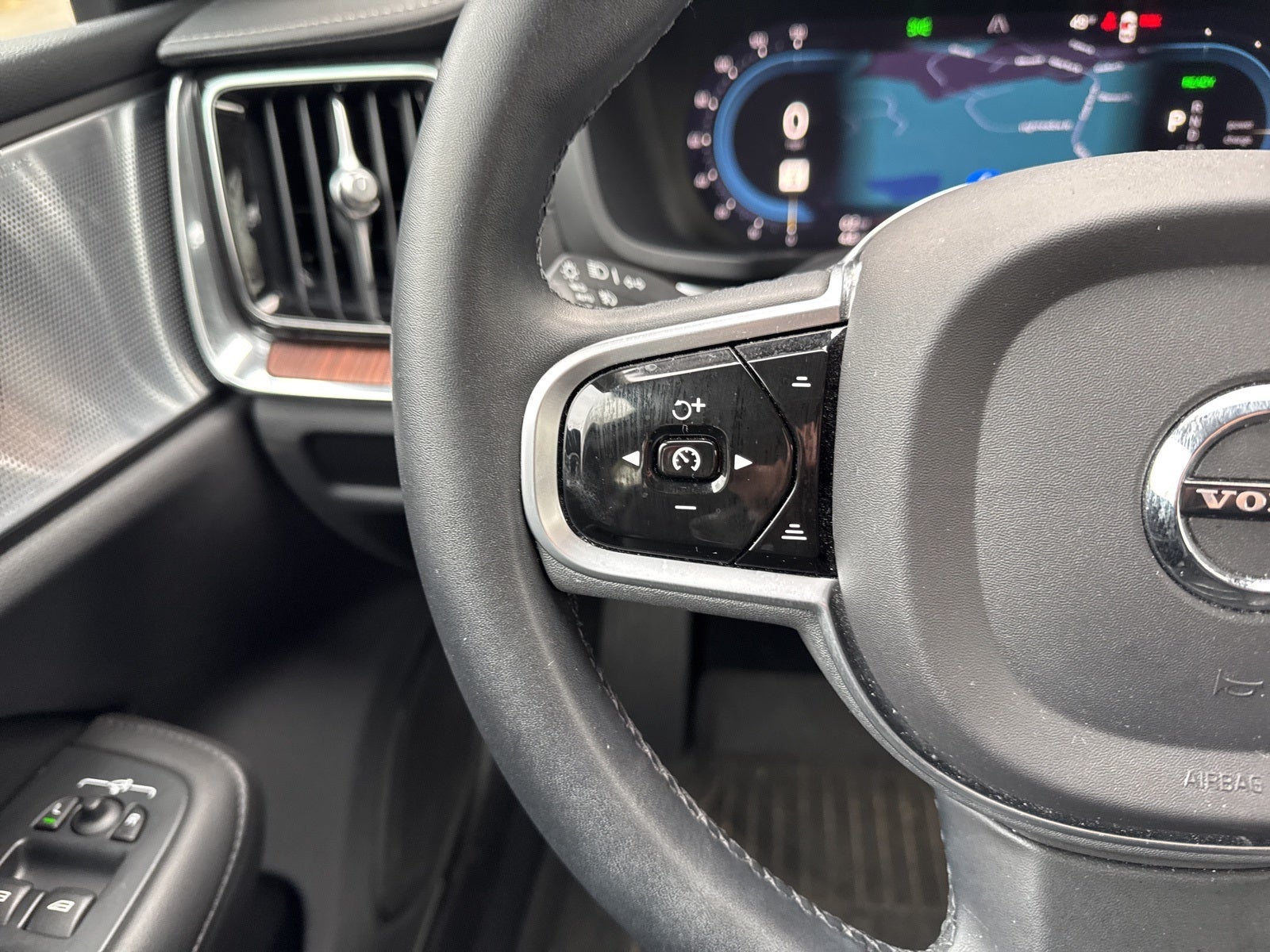 2023 Volvo S60 Recharge Plug-In Hybrid Ultimate