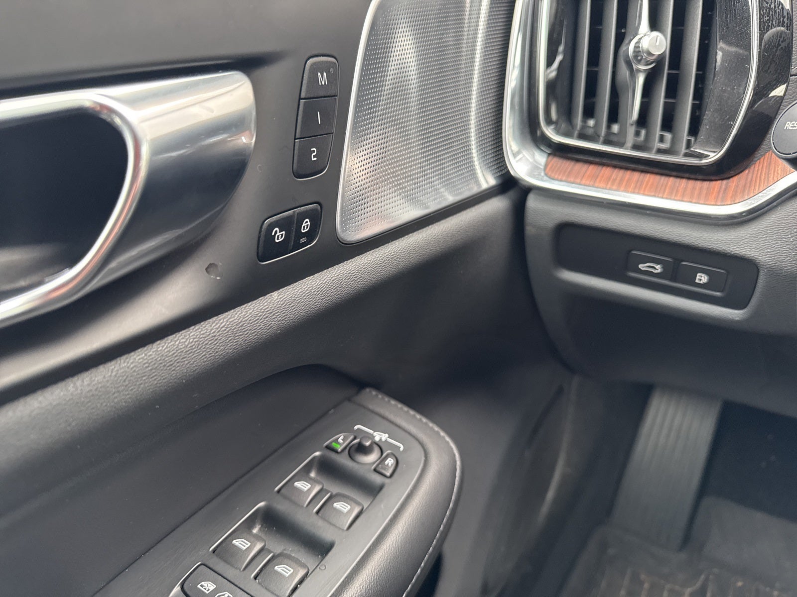 2023 Volvo S60 Recharge Plug-In Hybrid Ultimate