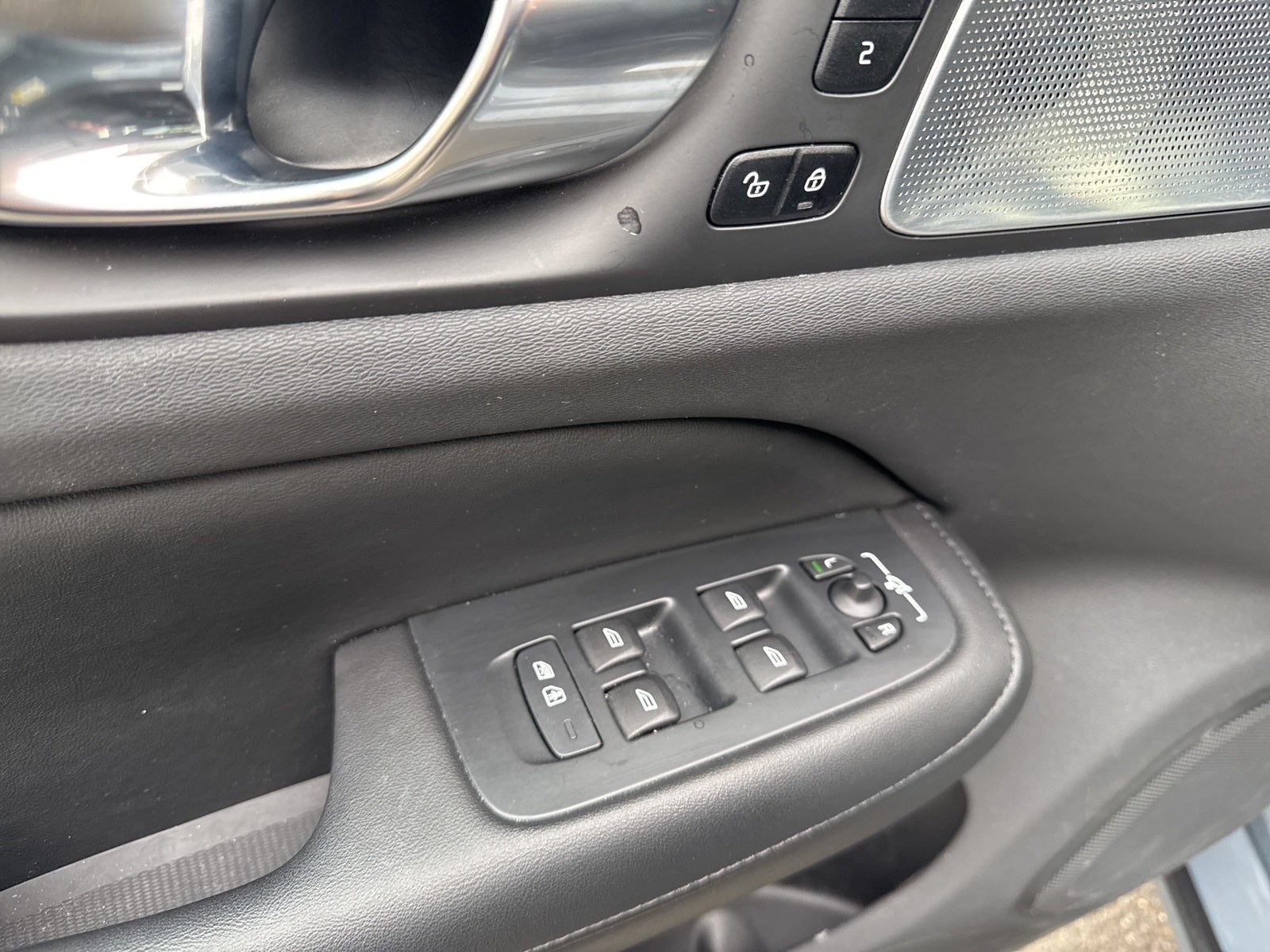 2023 Volvo S60 Recharge Plug-In Hybrid Ultimate