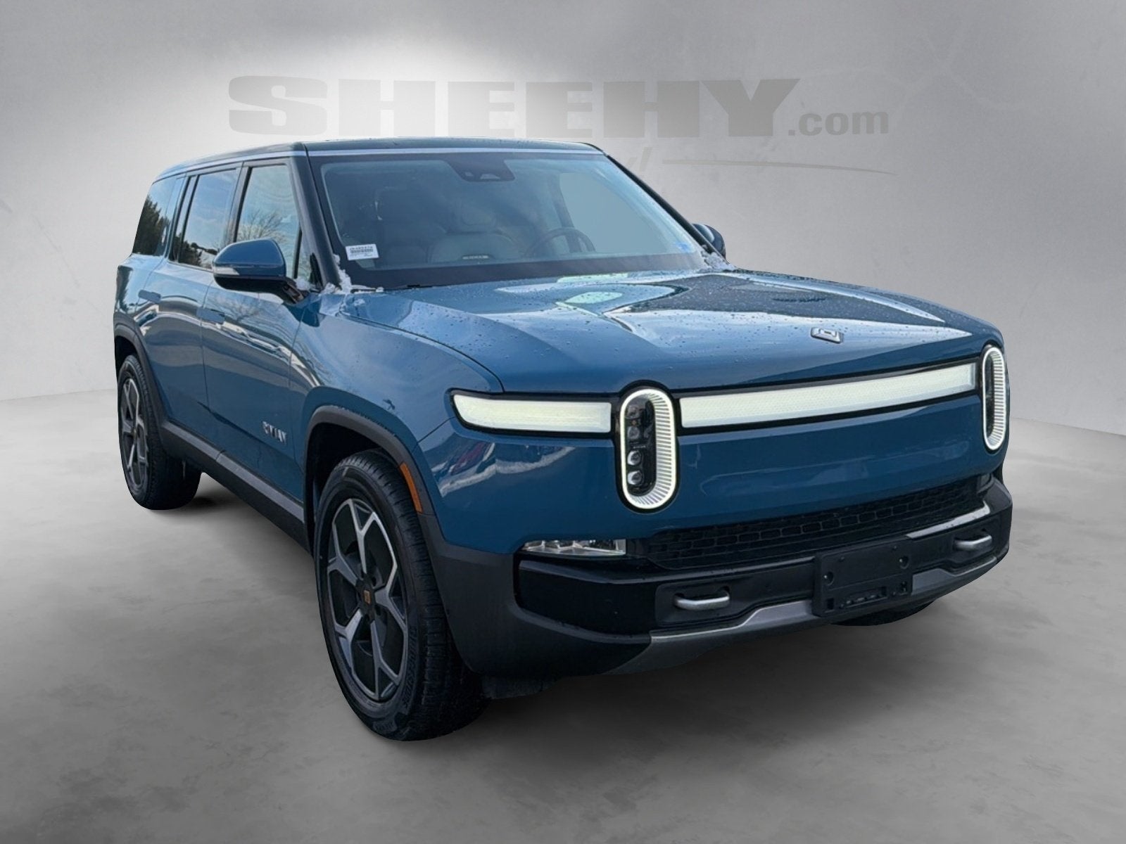 2024 Rivian R1S Adventure Dual-Motor Large