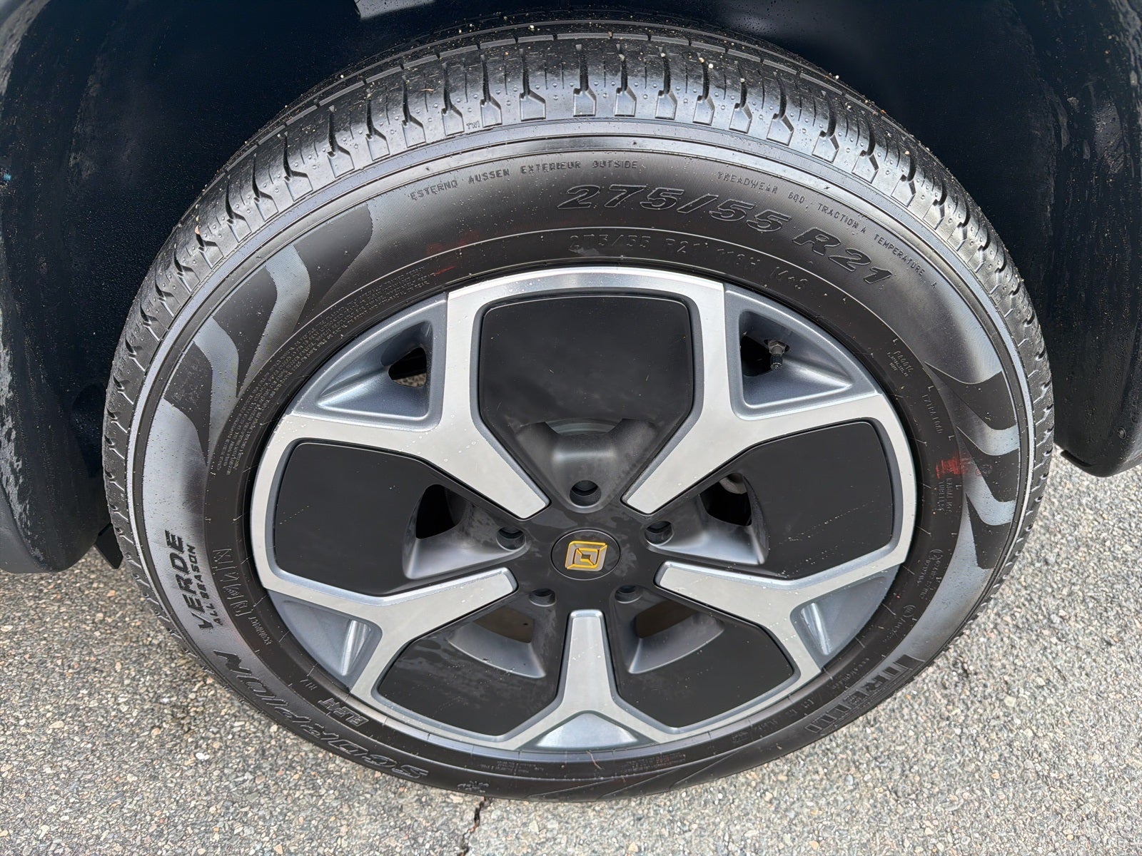 2024 Rivian R1S Adventure Dual-Motor Large