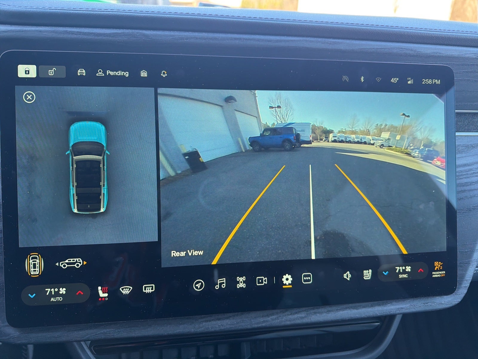 2024 Rivian R1S Adventure Dual-Motor Large