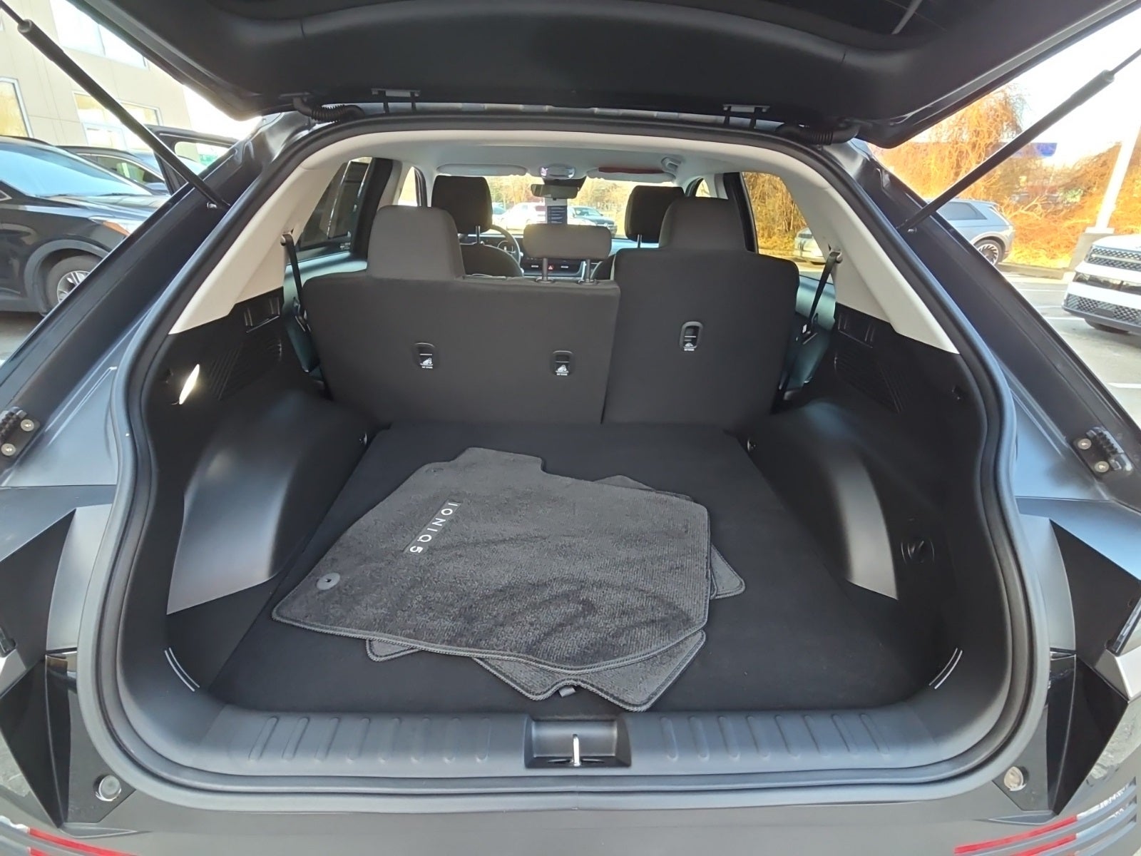 2025 Hyundai IONIQ 5 SE Standard Range