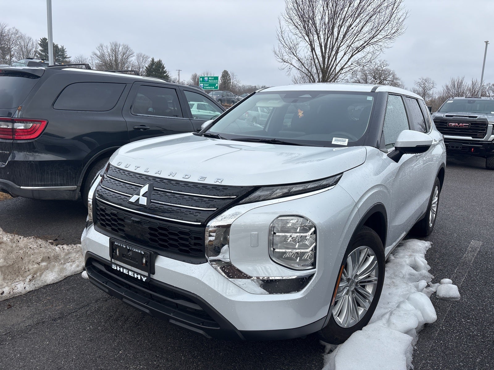 2023 Mitsubishi Outlander ES