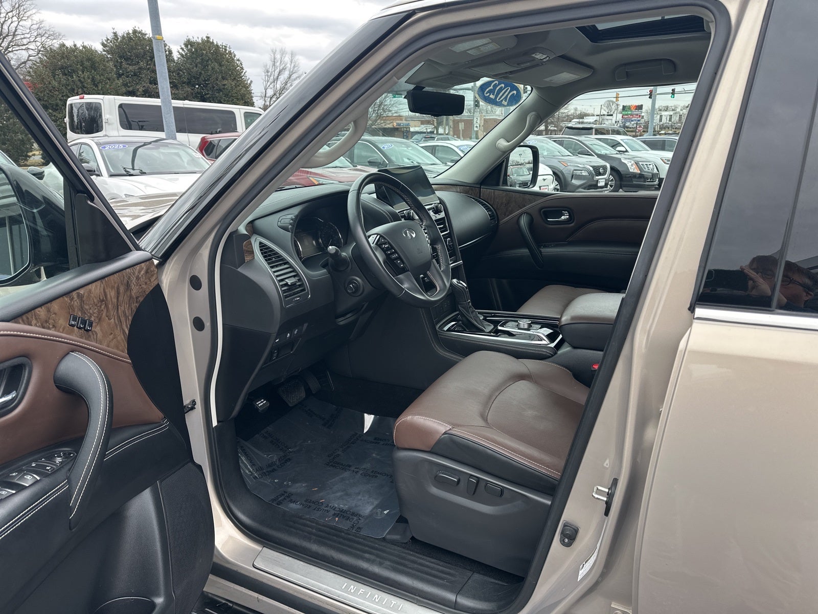 2023 INFINITI QX80 Premium Select