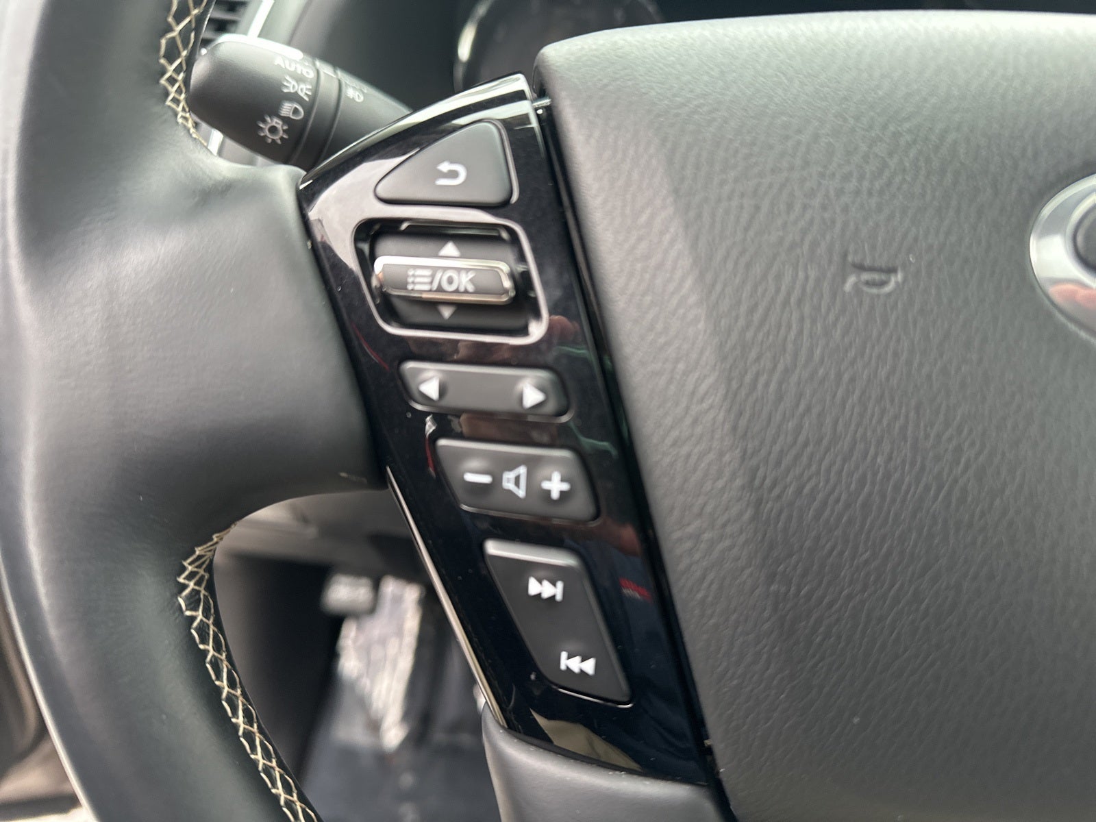 2023 INFINITI QX80 Premium Select