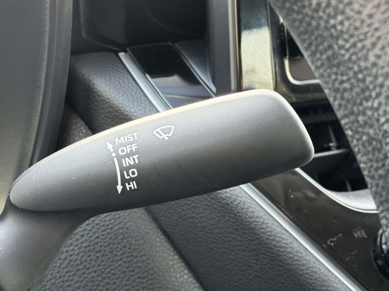 2025 Toyota Corolla Hybrid SE