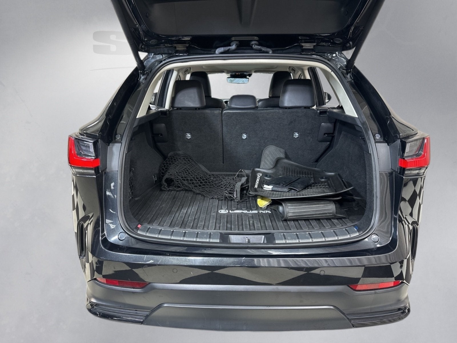 2022 Lexus NX 450h+ Luxury