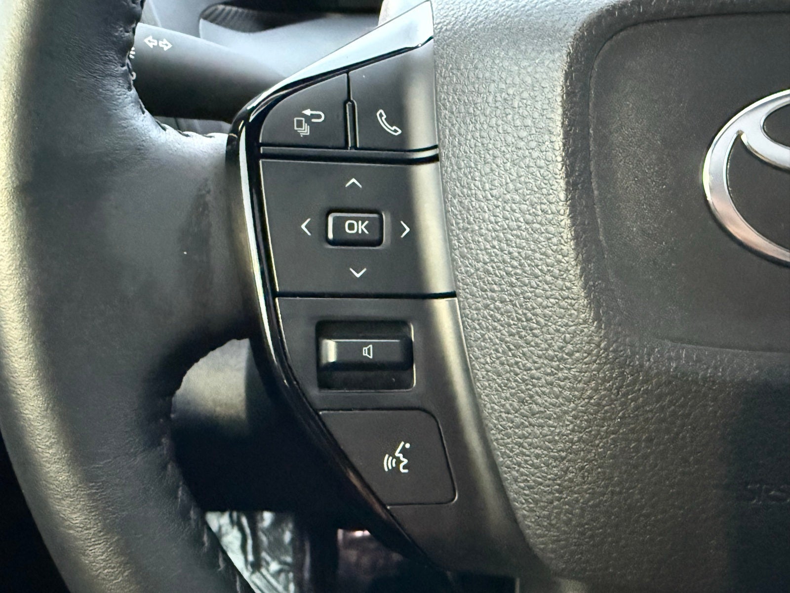 2024 Toyota bZ4X Limited