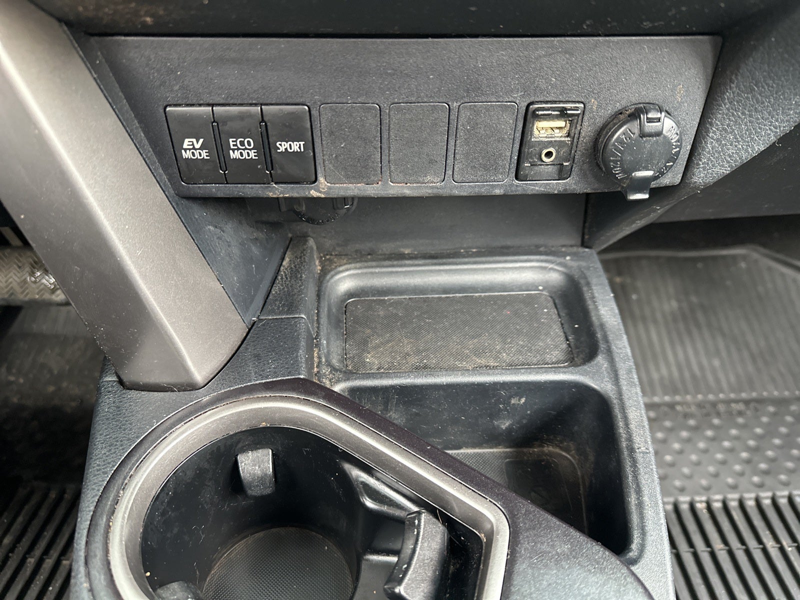 2018 Toyota RAV4 Hybrid LE