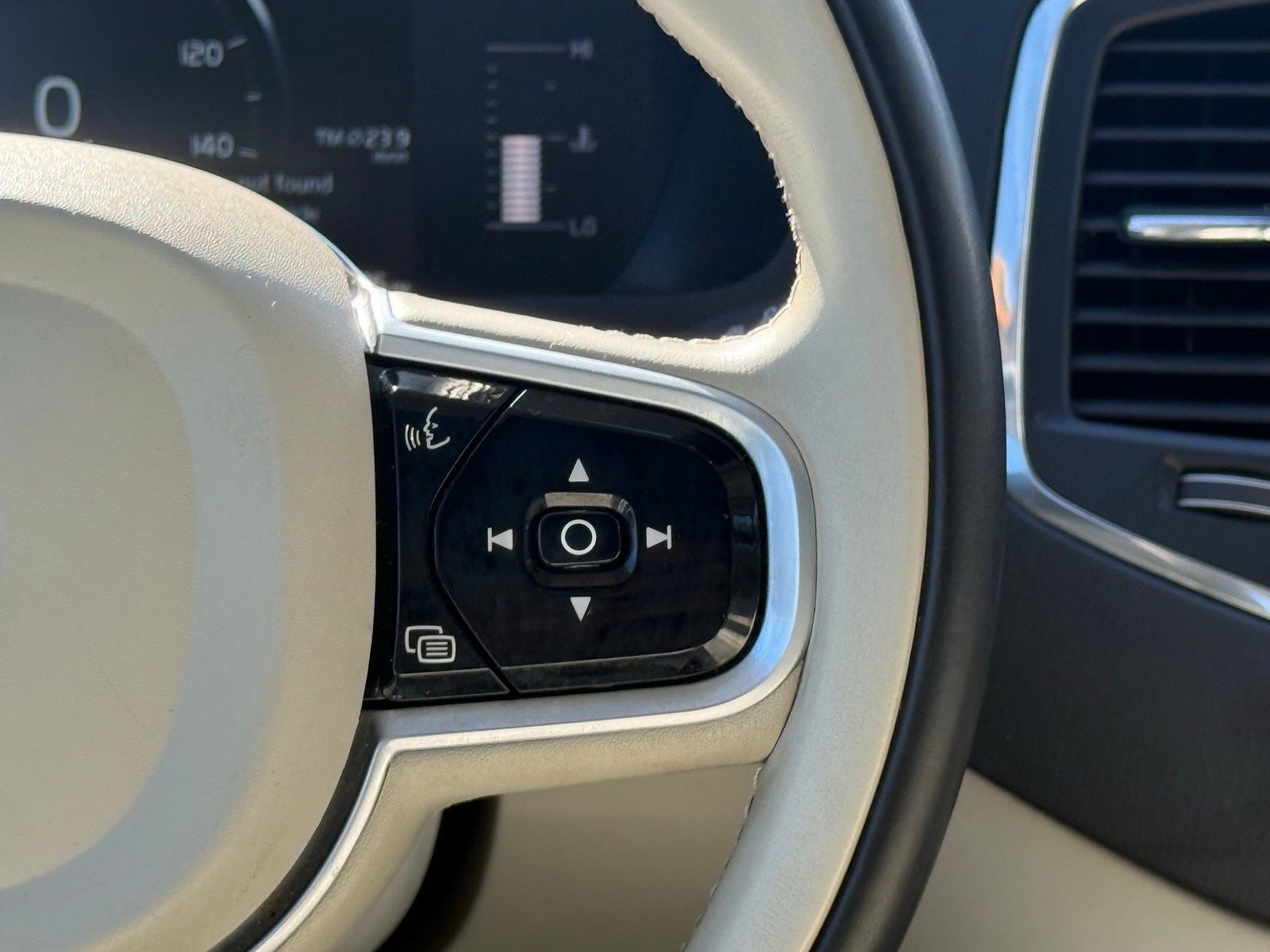 2019 Volvo XC90 T5 Momentum