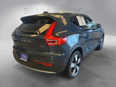 2021 Volvo XC40 Momentum