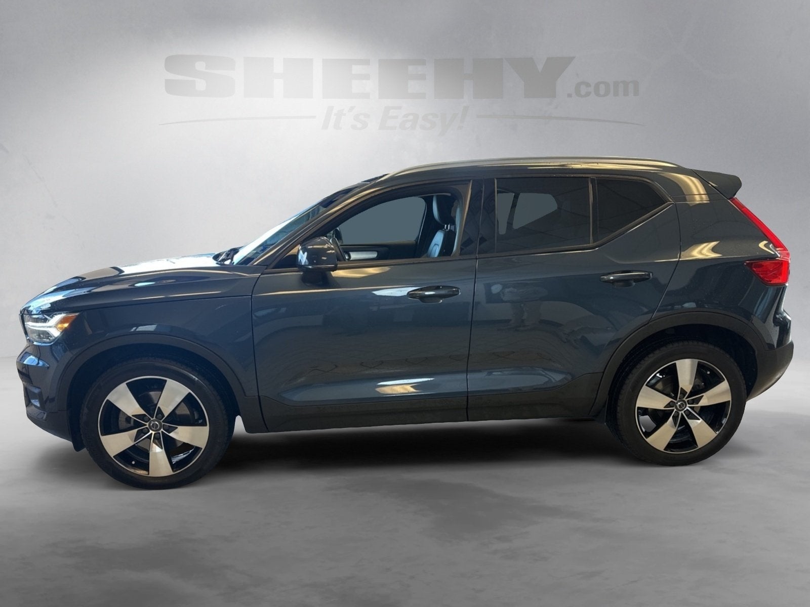 2021 Volvo XC40 Momentum