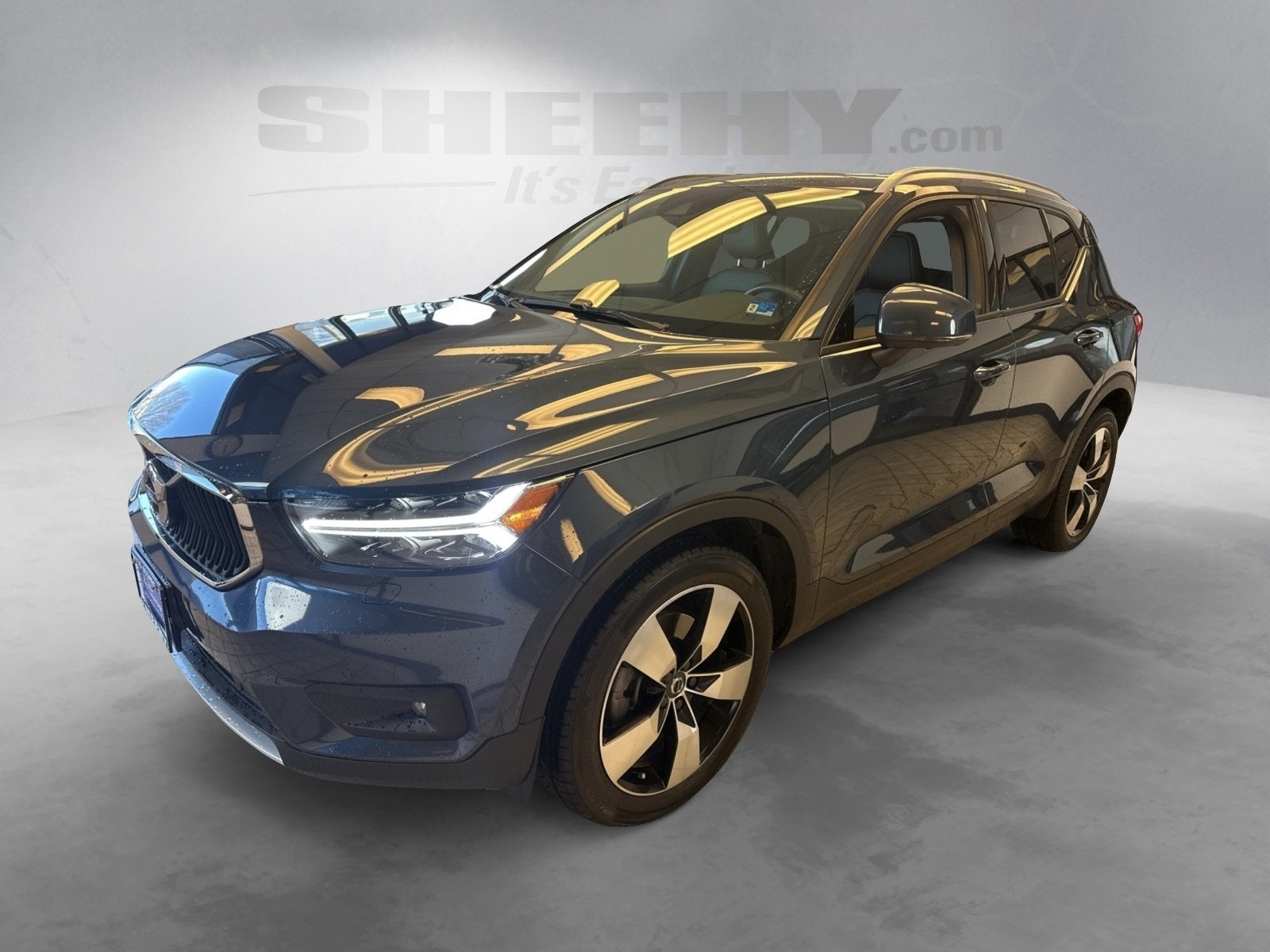 2021 Volvo XC40 Momentum