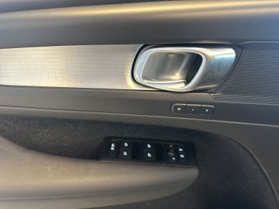 2021 Volvo XC40 Momentum