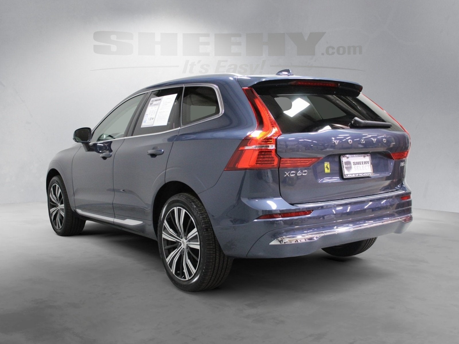 2023 Volvo XC60 B5 Plus Bright Theme