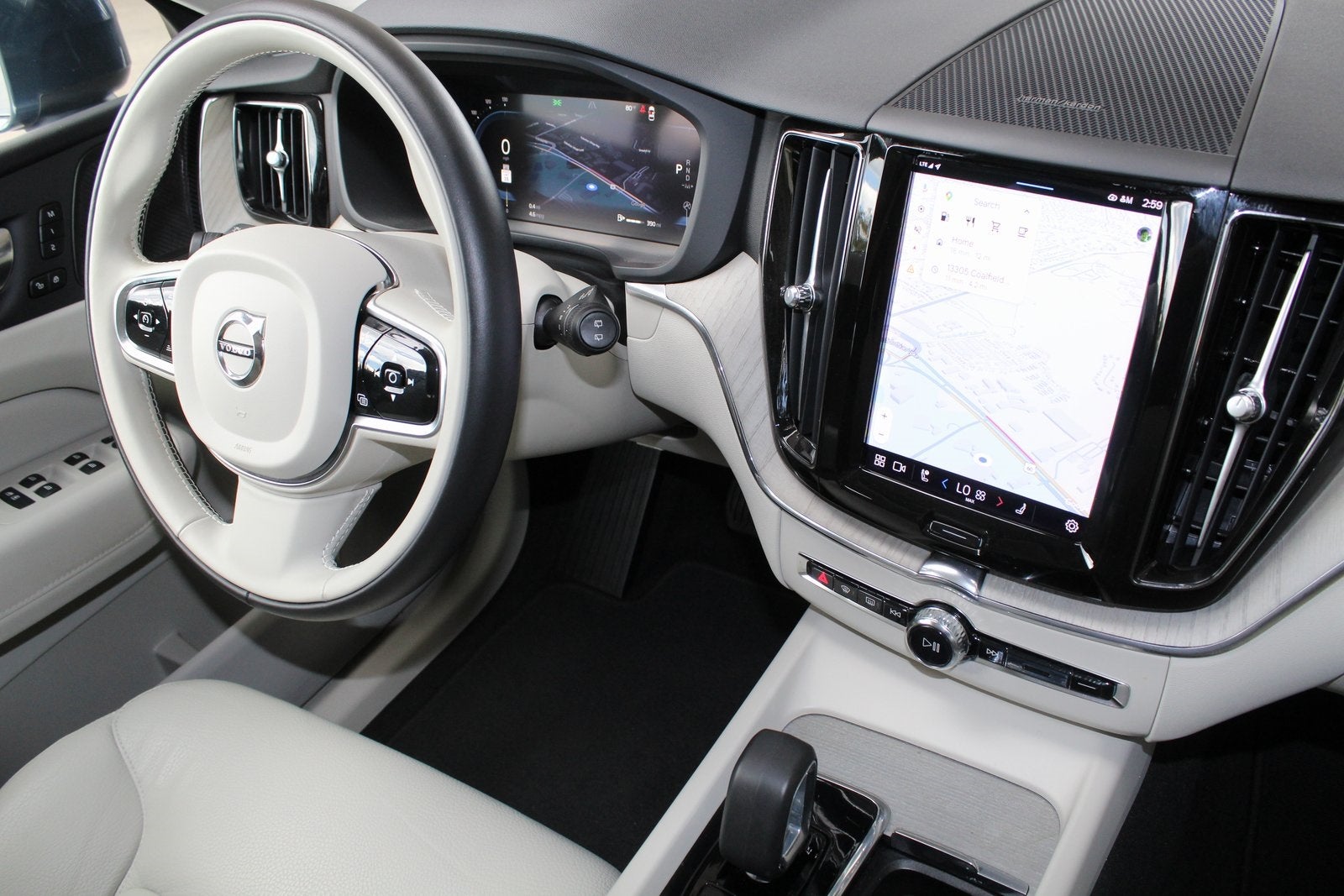 2023 Volvo XC60 B5 Plus Bright Theme