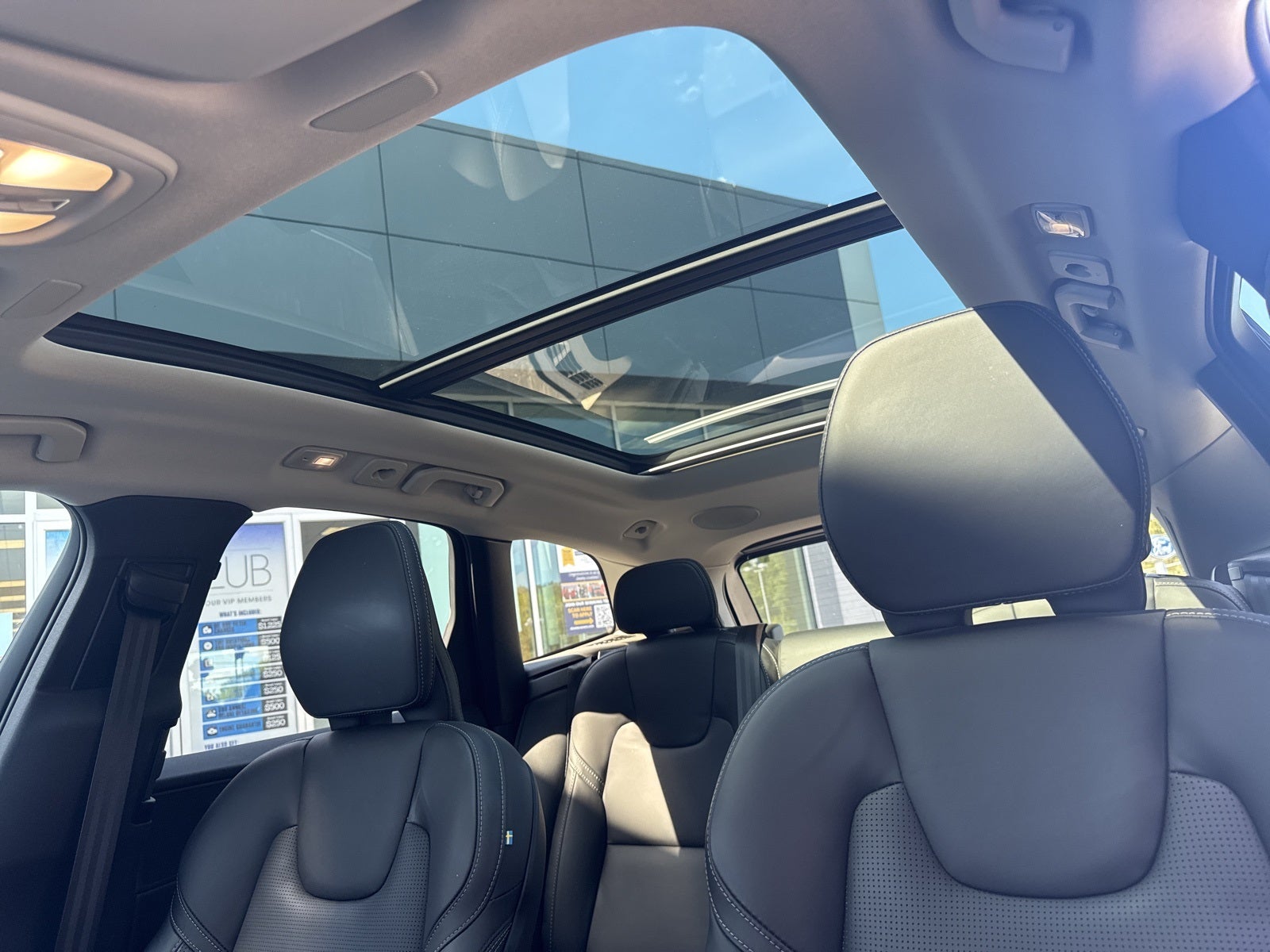 2023 Volvo XC60 B5 Ultimate Bright Theme