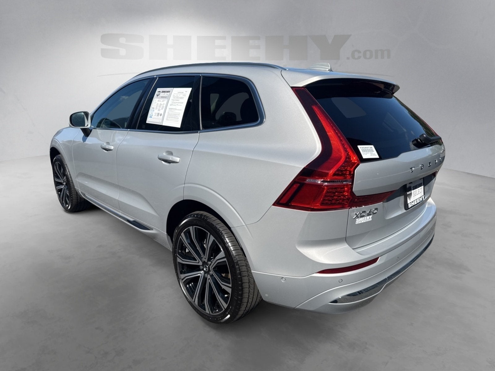 2023 Volvo XC60 B5 Ultimate Bright Theme