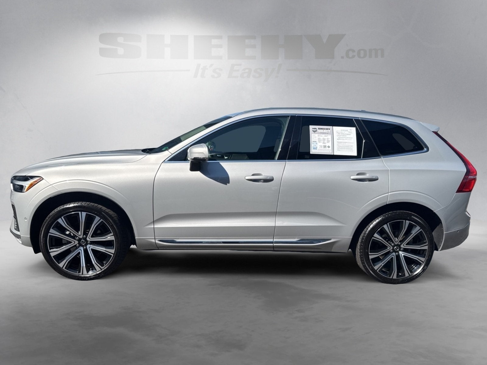 2023 Volvo XC60 B5 Ultimate Bright Theme