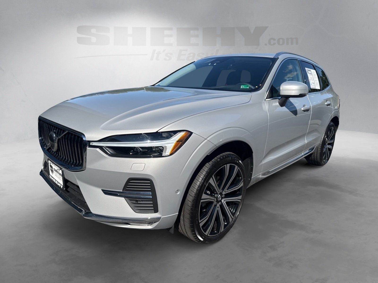 2023 Volvo XC60 B5 Ultimate Bright Theme