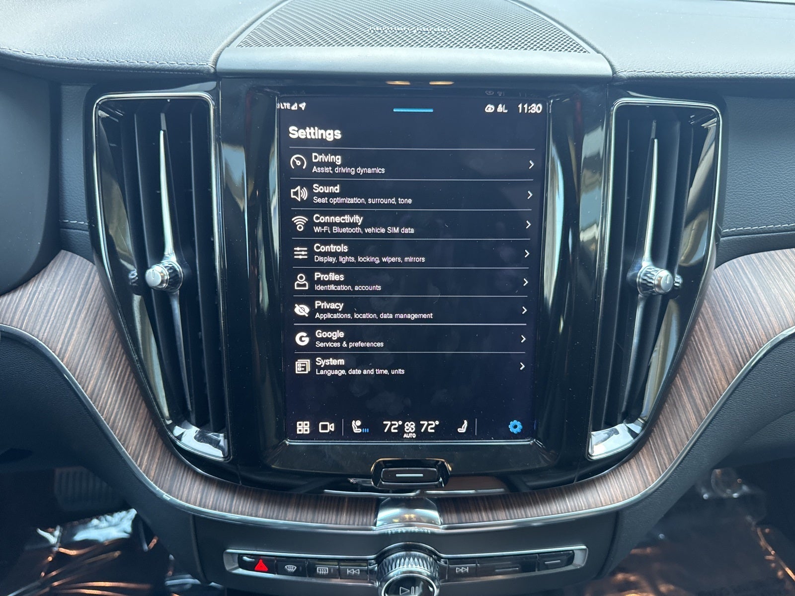 2023 Volvo XC60 B5 Ultimate Bright Theme