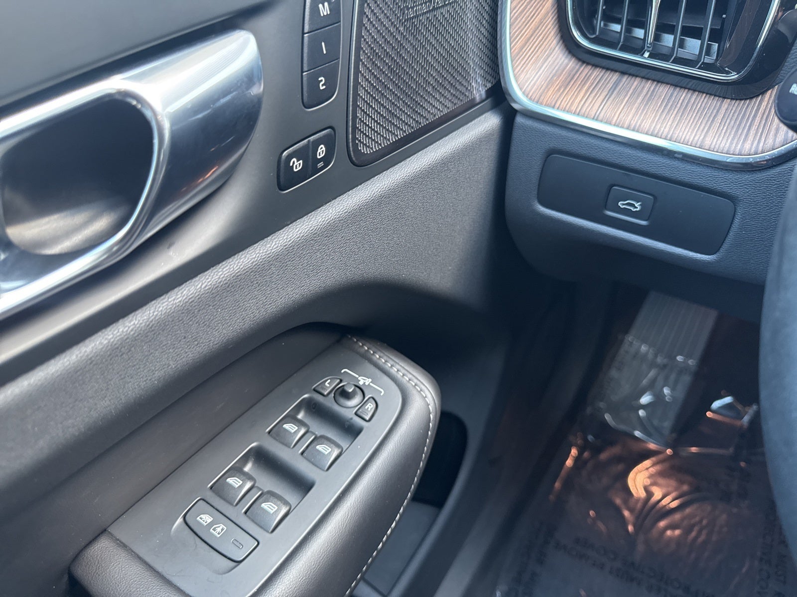 2023 Volvo XC60 B5 Ultimate Bright Theme