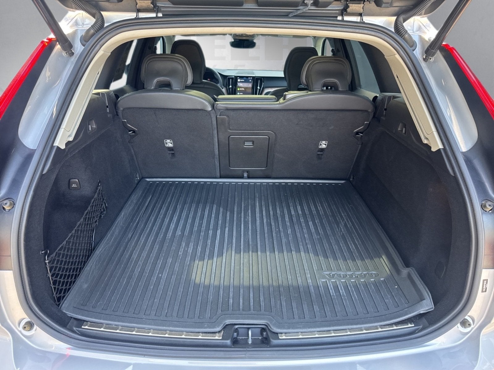 2023 Volvo XC60 B5 Ultimate Bright Theme