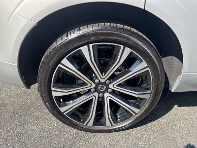 2023 Volvo XC60 B5 Ultimate Bright Theme