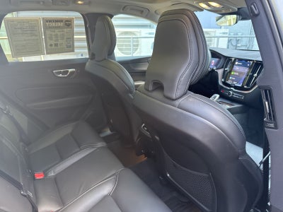 2023 Volvo XC60 B5 Ultimate Bright Theme