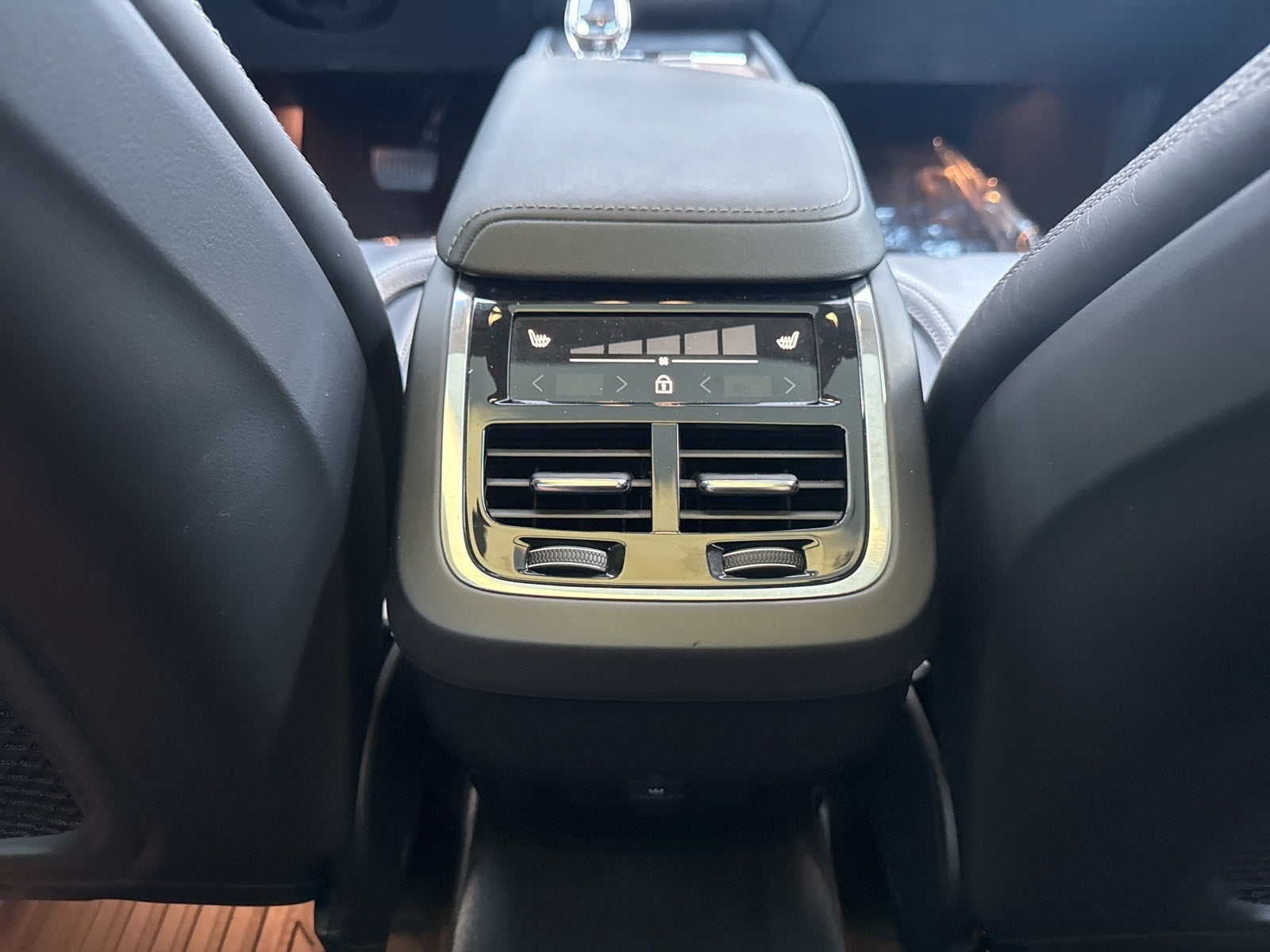 2023 Volvo XC60 B5 Ultimate Bright Theme