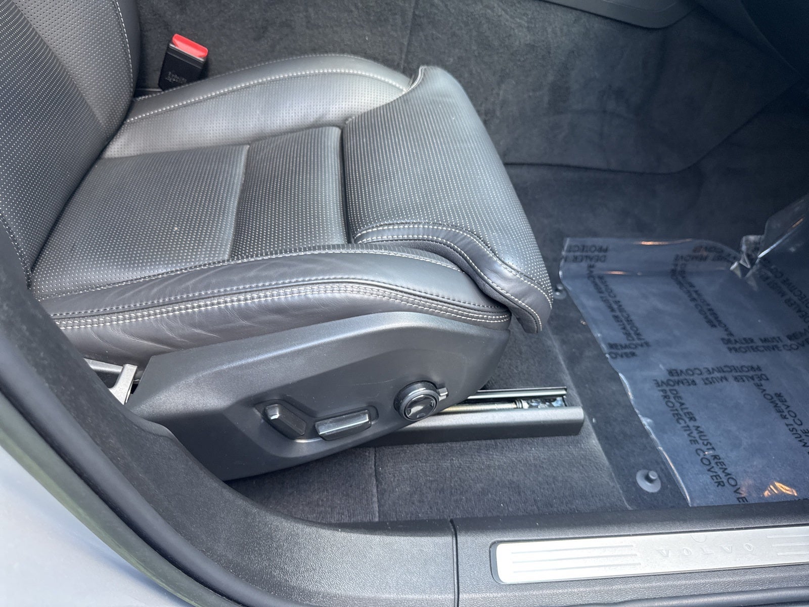 2023 Volvo XC60 B5 Ultimate Bright Theme