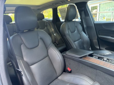 2023 Volvo XC60 B5 Ultimate Bright Theme