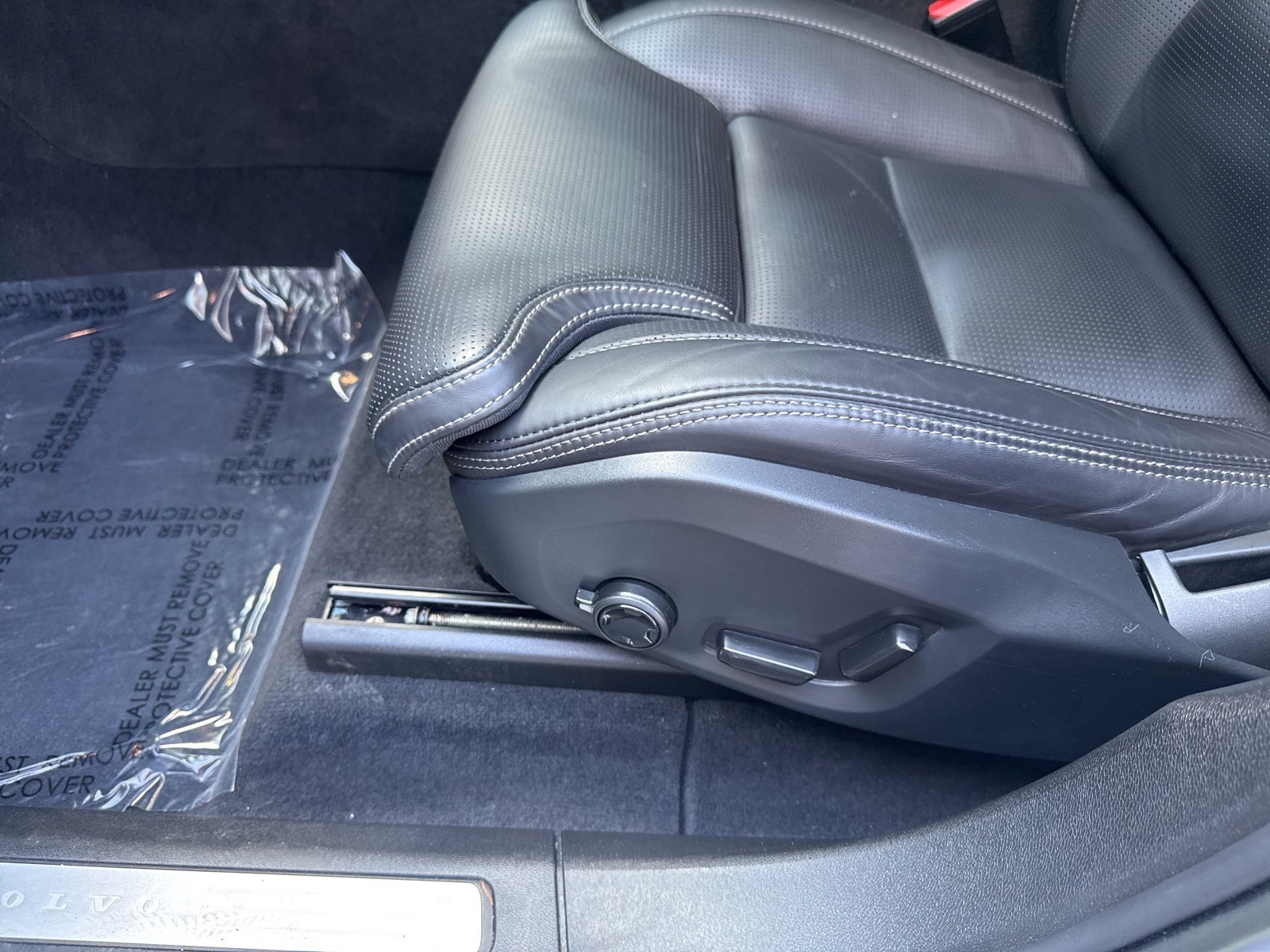 2023 Volvo XC60 B5 Ultimate Bright Theme