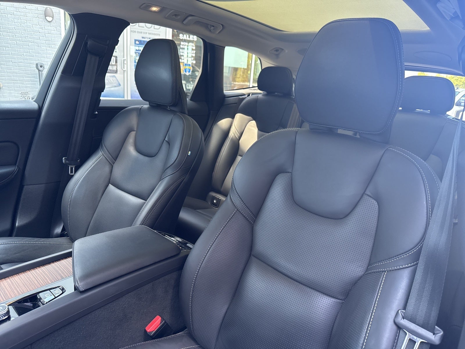 2023 Volvo XC60 B5 Ultimate Bright Theme