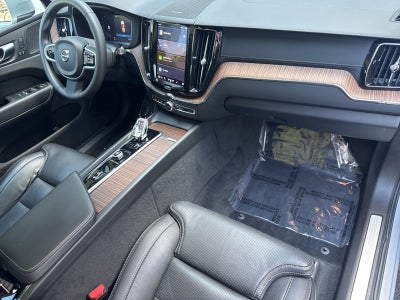 2023 Volvo XC60 B5 Ultimate Bright Theme