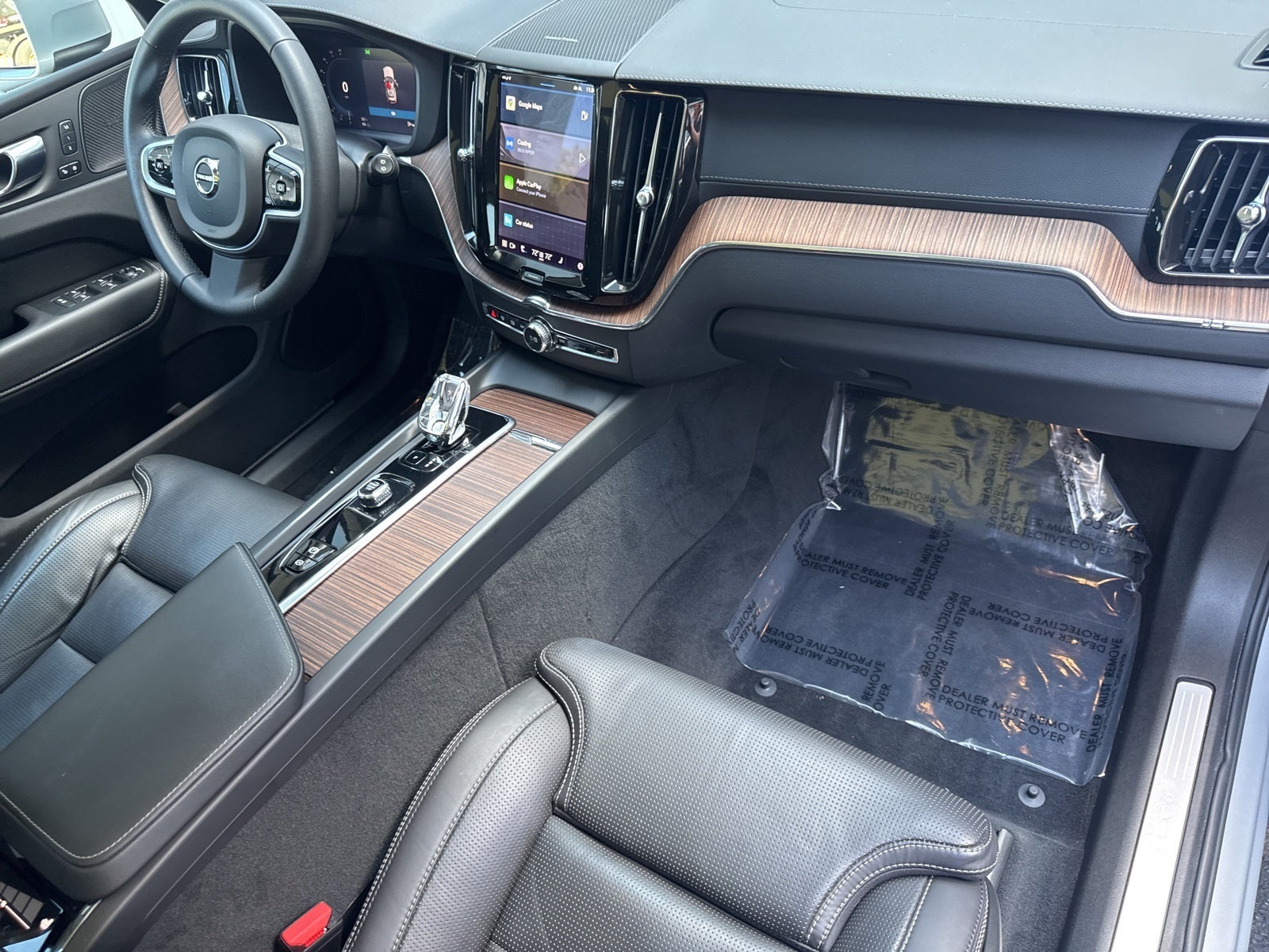 2023 Volvo XC60 B5 Ultimate Bright Theme