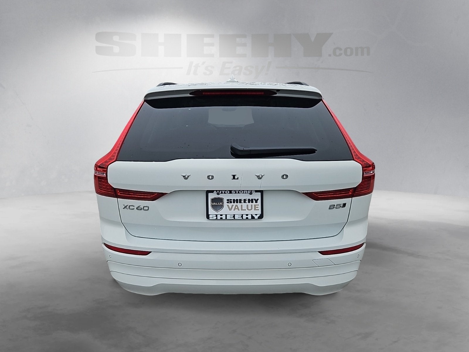 2022 Volvo XC60 B5 Momentum hybrid