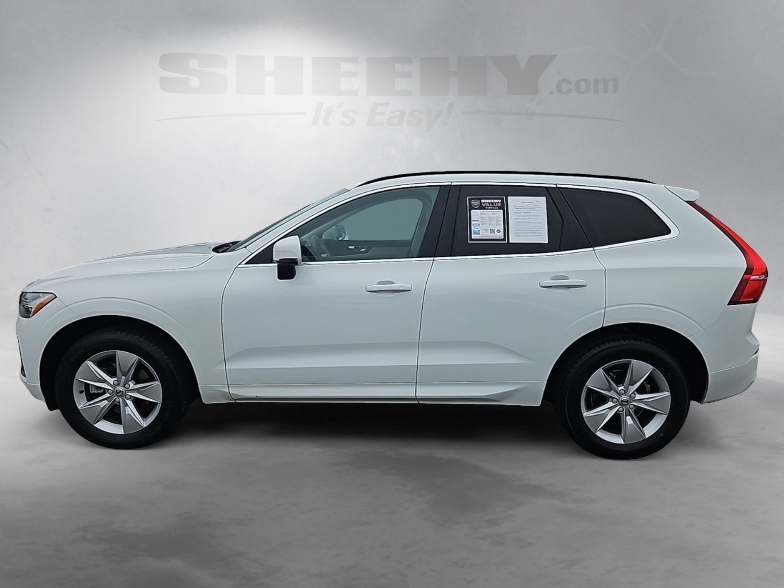 2022 Volvo XC60 B5 Momentum hybrid