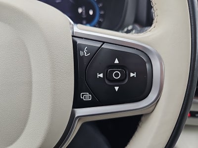 2022 Volvo XC60 B5 Momentum hybrid