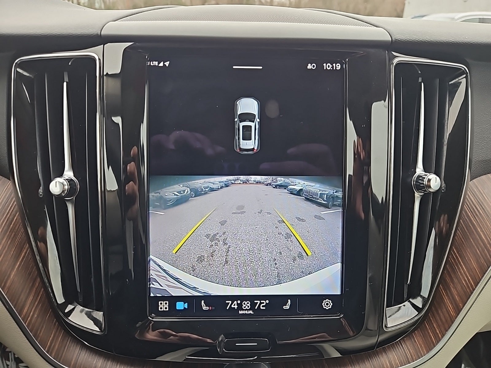 2022 Volvo XC60 B5 Momentum hybrid