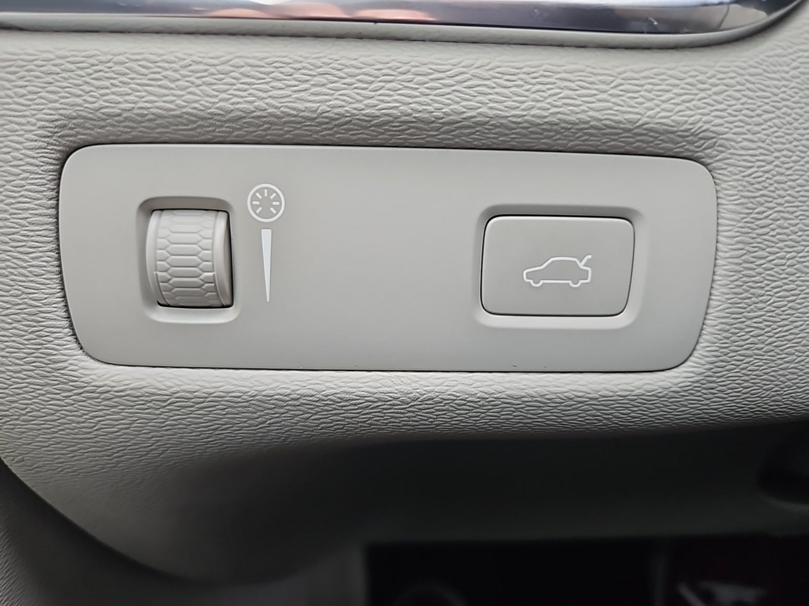 2022 Volvo XC60 B5 Momentum hybrid