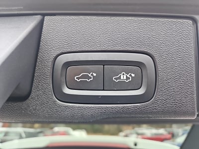 2022 Volvo XC60 B5 Momentum hybrid