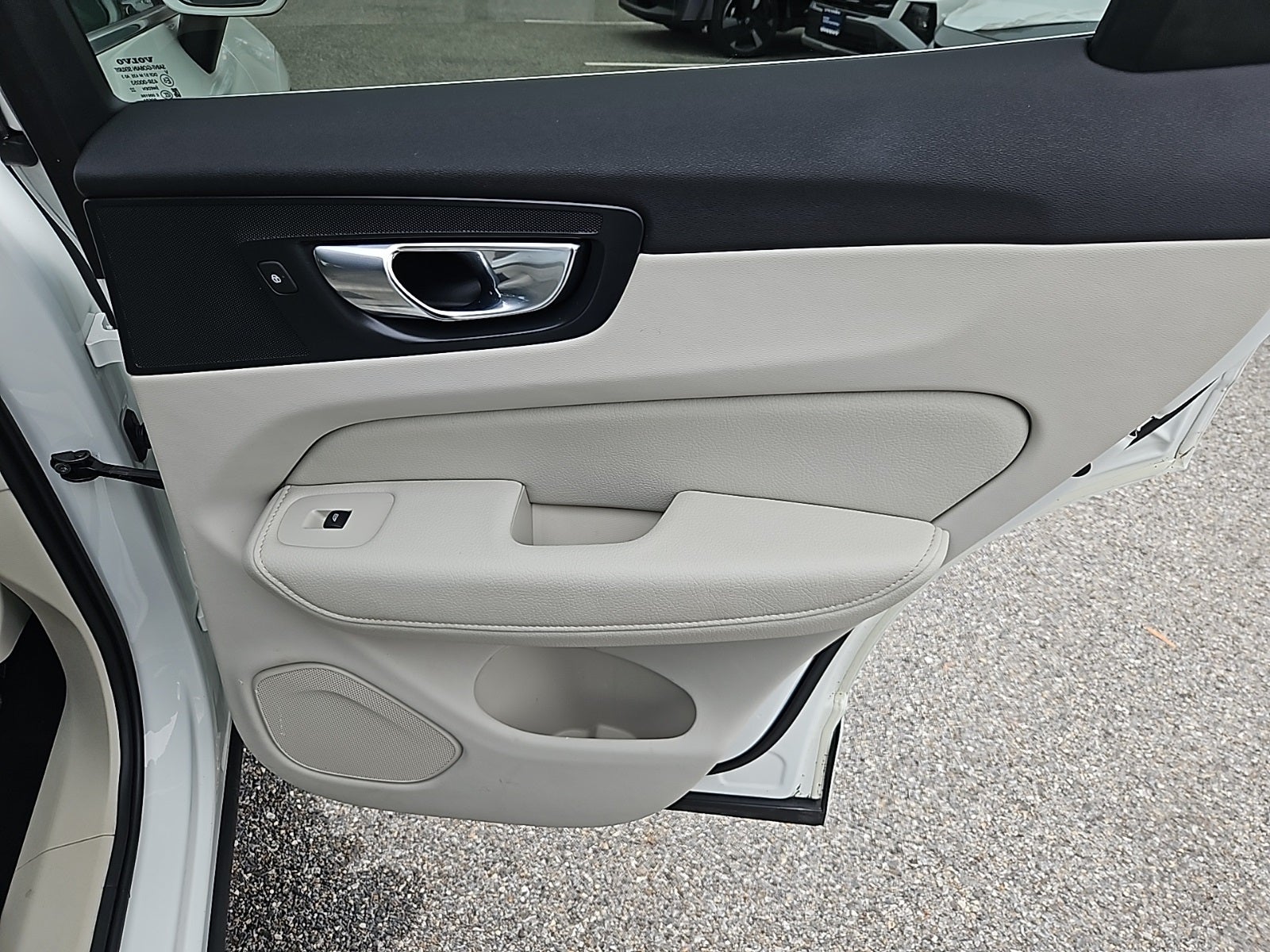 2022 Volvo XC60 B5 Momentum hybrid