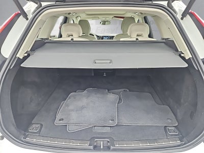 2022 Volvo XC60 B5 Momentum hybrid