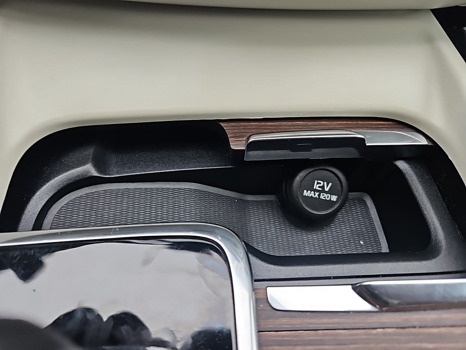 2022 Volvo XC60 B5 Momentum hybrid